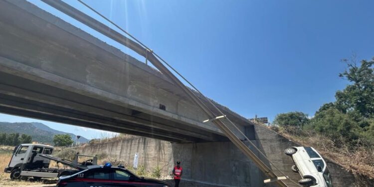 SAN VITO, Perde il controllo dell’auto e precipita da un ponte, grave una 28enne