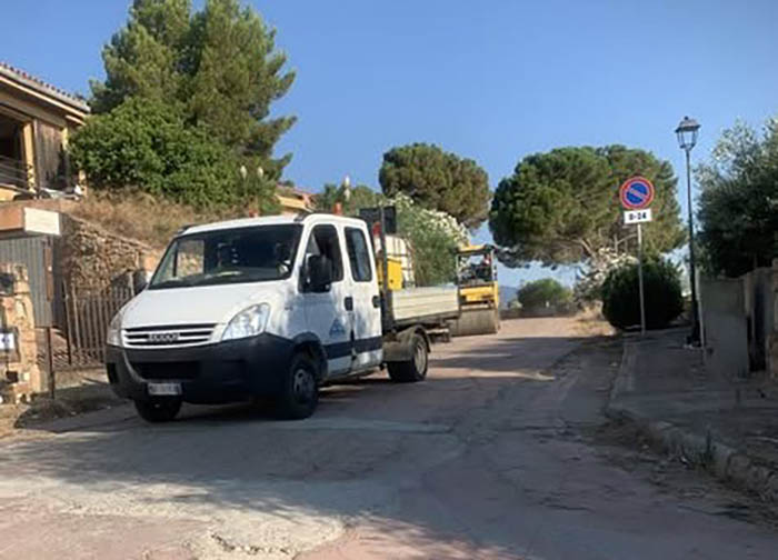 CASTIADAS, intervento urgente a Cala Sinzias, strada messa in sicurezza per l’estate, rifacimento completo dopo la stagione