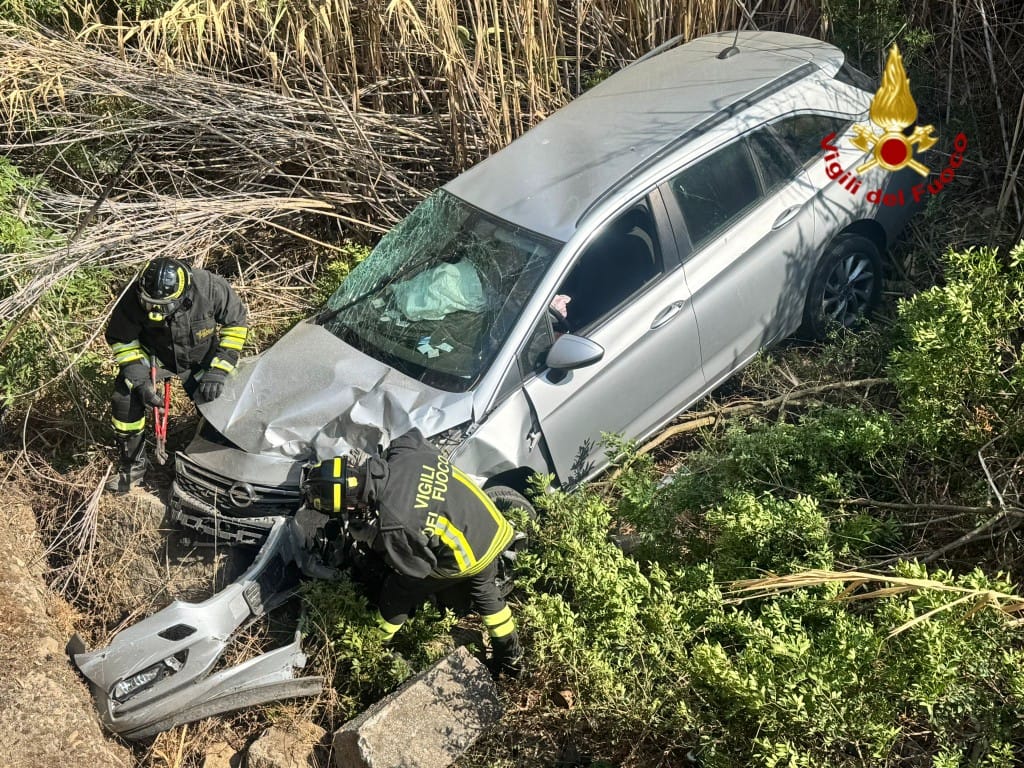 COSTA REI, Auto precipita sul rio Foxi: grave un 56enne