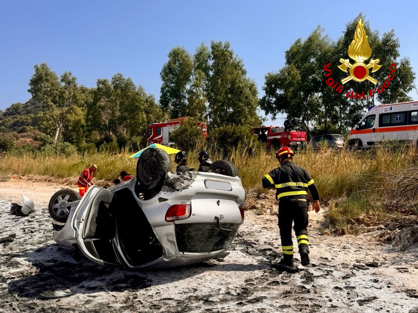 MURAVERA, Auto si ribalta a Colostrai, due feriti trasportati in ospedale