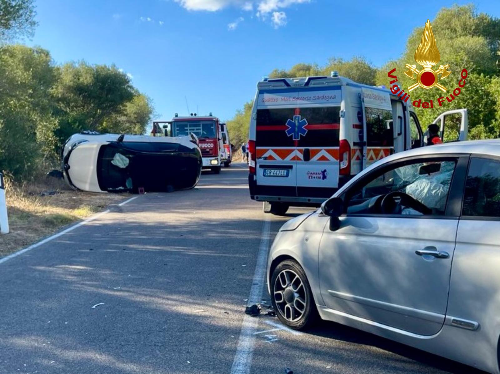 CASTIADAS, Auto si ribalta dopo scontro frontale, tre feriti sulla SP 19