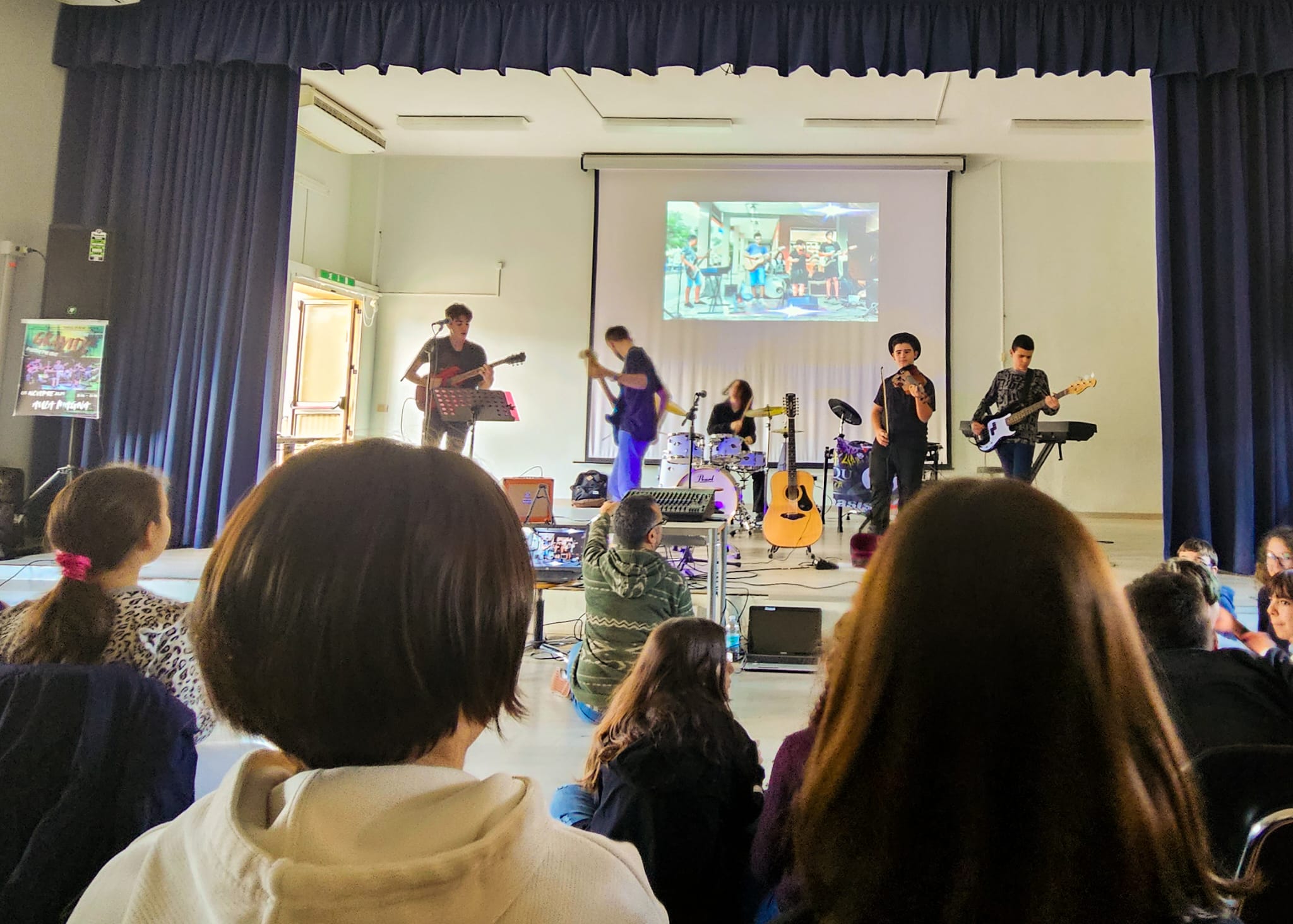 MURAVERA, Una scuola rock, i Gravity in concerto nell’aula magna delle medie