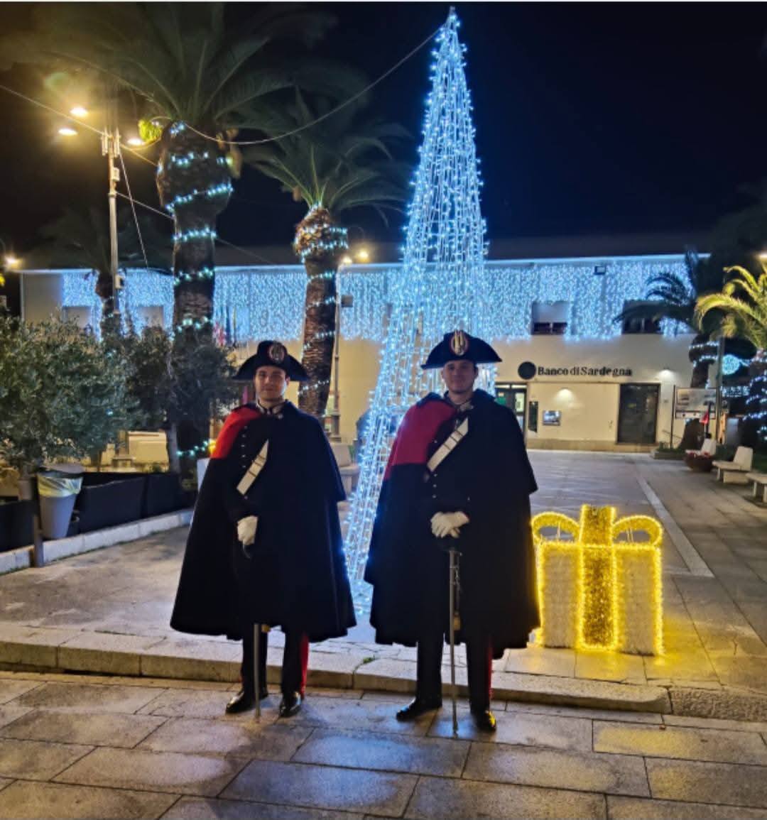 VILLASIMIUS, Carabinieri in alta uniforme presidiano il centro del paese