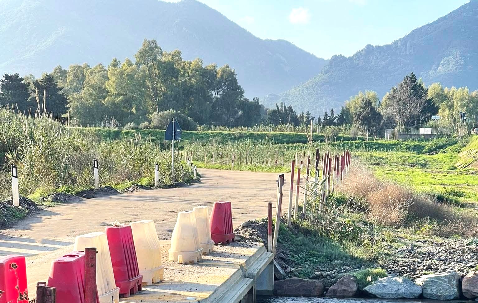 VILLAPUTZU, Guado chiuso per ripristino della strada in alveo, riapertura in giornata