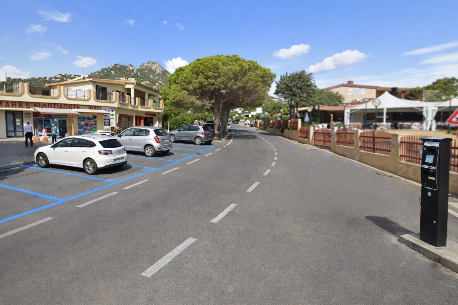COSTA REI, Da domani via ai parcheggi a pagamento, abbonamenti per residenti e seconde case