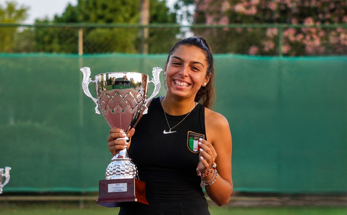 SARRABUS, Sofia Corona campionessa d’Italia: trionfo nel tennis di Terza Categoria