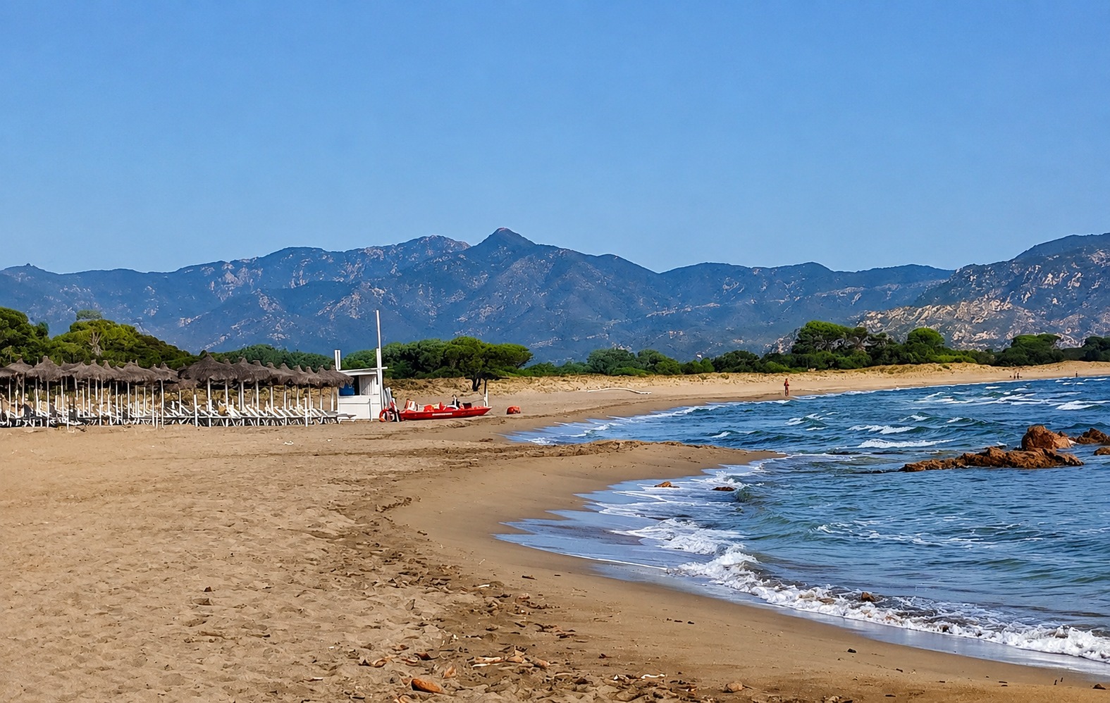 MURAVERA, Feraxi ancora deserta: la spiaggia paga ancora la chiusura del ponte