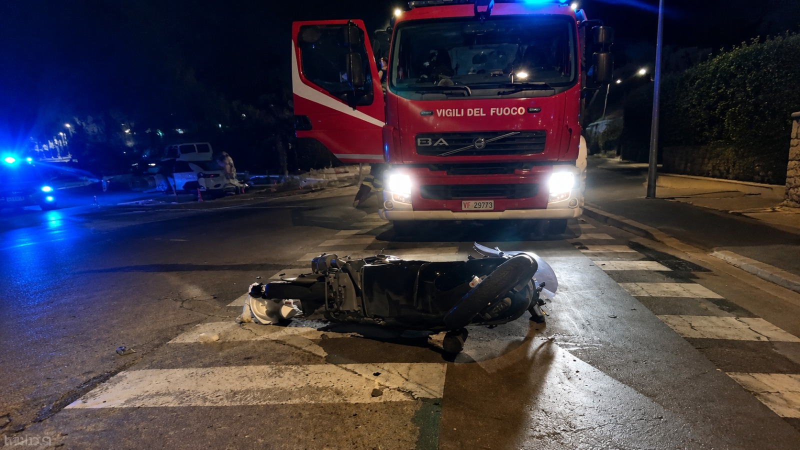 VILLASIMIUS, Scontro tra scooter e Apecar per turisti: ferito lievemente un giovane