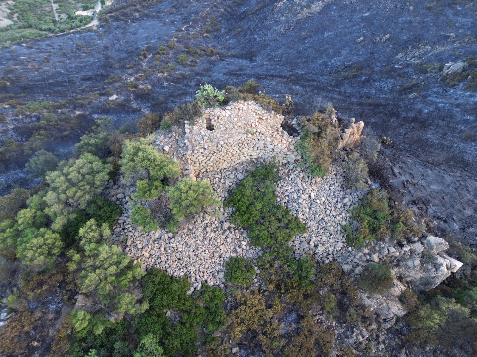 MURAVERA, Incendio de S’Acqua Seccis, solo per un soffio il nuraghe si è salvato dalle fiamme