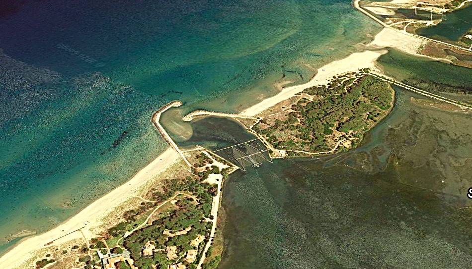 MURAVERA, Presunto ordigno bellico nelle acque di Colostrai, chiusa parte della spiaggia