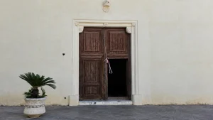 VILLAPUTZU, Sfregio alla chiesa di San Giorgio: danneggiata immagine di Santa Vittoria